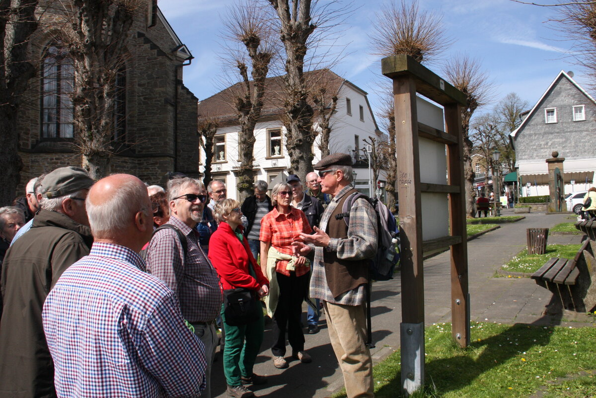 Gruppe vor St. Severin Gruppe vor St. Severin