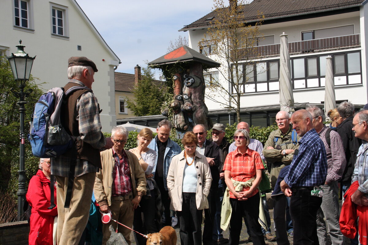 Start am Steenkühlerbrunnen Start am Steenkühlerbrunnen